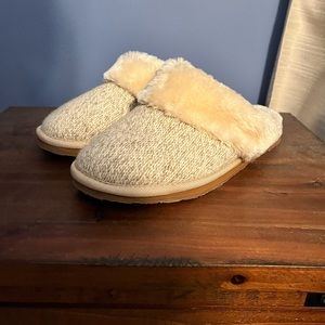 Minnetonka Slippers women’s 10